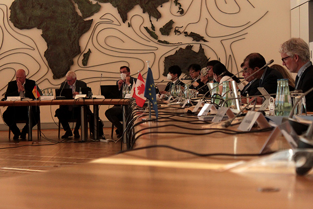 Plenum der Konferenz im Weltsaal des Auswärtigen Amts Bonn (Quelle: BfDI/Stein) Plenum der Konferenz im Weltsaal des Auswärtigen Amts Bonn