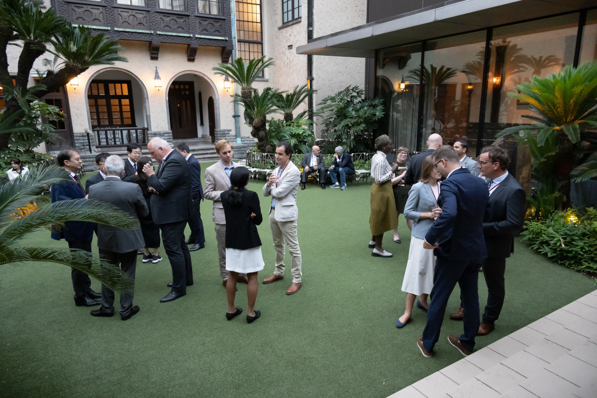 Abendlicher Empfang im Gespräch beim G7 Roundtable in Tokio (Source: PPC Japan) Abendlicher Empfang im Gespräch beim G7 Roundtable in Tokio