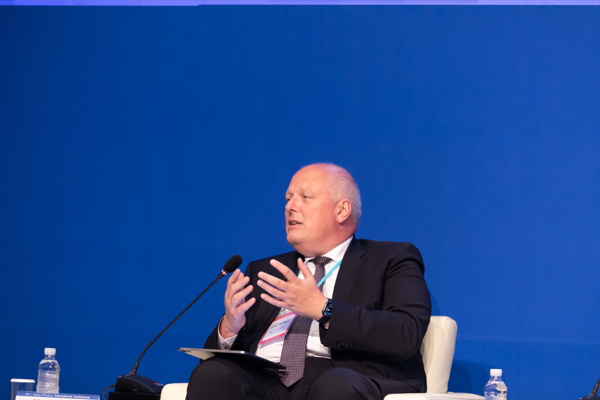Ulrich Kelber spricht auf dem Podium Konferenz „Künstliche Intelligenz und Datenschutz: Bewältigung neu entstehender Herausforderungen" in Seoul (Quelle: PIPC, Korea) Ulrich Kelber spricht auf dem Podium Konferenz „Künstliche Intelligenz und Datenschutz: Bewältigung neu entstehender Herausforderungen" in Seoul