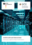 verweist auf: Archivrecht und Datenschutz – Erläuterungen zur Abgabe von Archivgut an das Bundesarchiv (Quelle: sdecoret –Adobe Stock) Cover der Broschüre. Es sind Serverschränke abgebildet (verweist auf: Archivrecht und Datenschutz – Erläuterungen zur Abgabe von Archivgut an das Bundesarchiv)