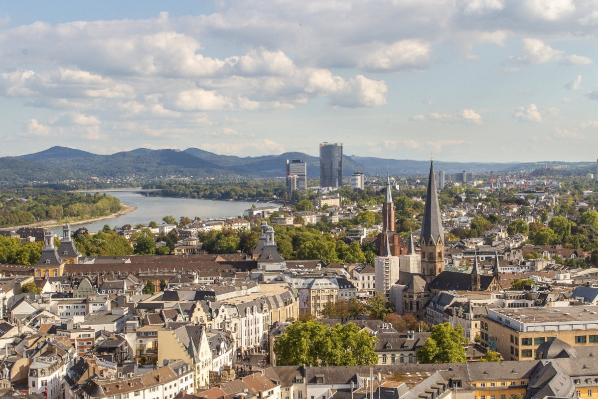Stadtpanorma von Bonn mit Rhein und Siebengebirge (Quelle: Giacomo Zucca/Bundesstadt Bonn) Stadtpanorma von Bonn mit Rhein und Siebengebirge