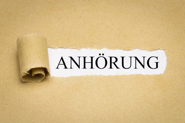 Text Anhörung auf einem Briefkuvert (Quelle: ©magele-picture - stock.adobe.com) Text Anhörung auf einem Briefkuvert