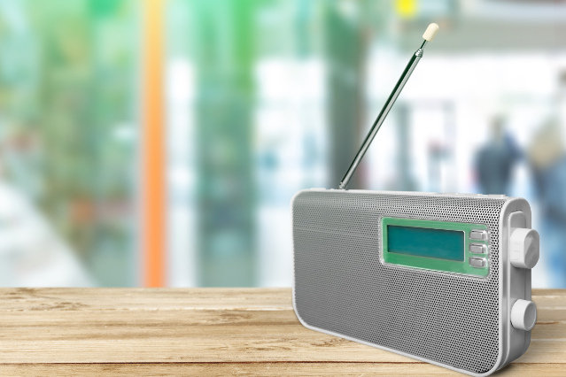 es ist ein Radio mit Antenne abgebildet (Quelle: ©BillionPhotos.com - stock.adobe.com) es ist ein Radio mit Antenne abgebildet