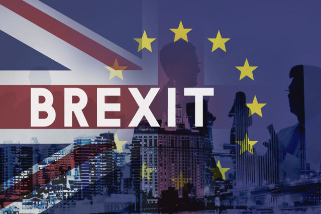 die EU und die Großbritanienflagge gehen ineinander über und sind beschriftet mit Brexit (verweist auf: Brexit – Folgen für den Datentransfer mit Großbritannien)