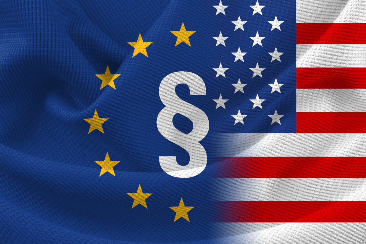 halbe EU-Flagge und halbe USA Flagge zusammengesetzt (Quelle: ©Bernulius - stock.adobe.com) halbe EU-Flagge und halbe USA Flagge zusammengesetzt