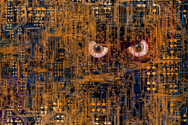 abgebildet sind komplexe digitale Netzwege in orange sowie ein Augenpaar das aus dem dunklen Hintergrund hervorblickt (verweist auf: Die Cybercrime-Konvention)