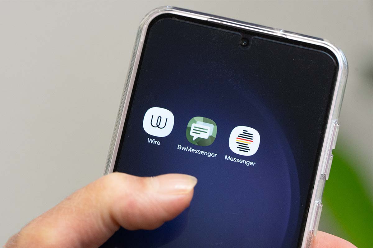 die Apps von Wire, BwMessenger und BundesMessenger sind auf einem Smartphone (Quelle: ©BfDI - DH) die Apps von Wire, BwMessenger und BundesMessenger sind auf einem Smartphone